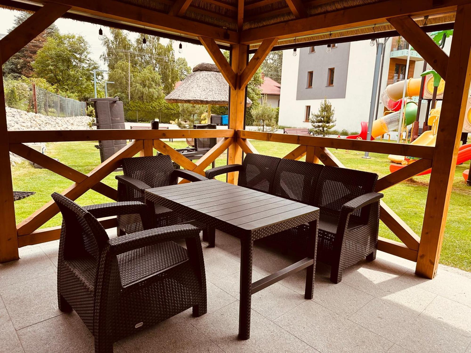 שצ'צ'ירק Villa Monica Apartamenty מראה חיצוני תמונה